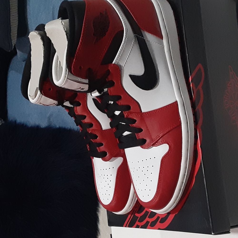 Mens 2013, size 8 1/2 Jordan 1 Chicago
